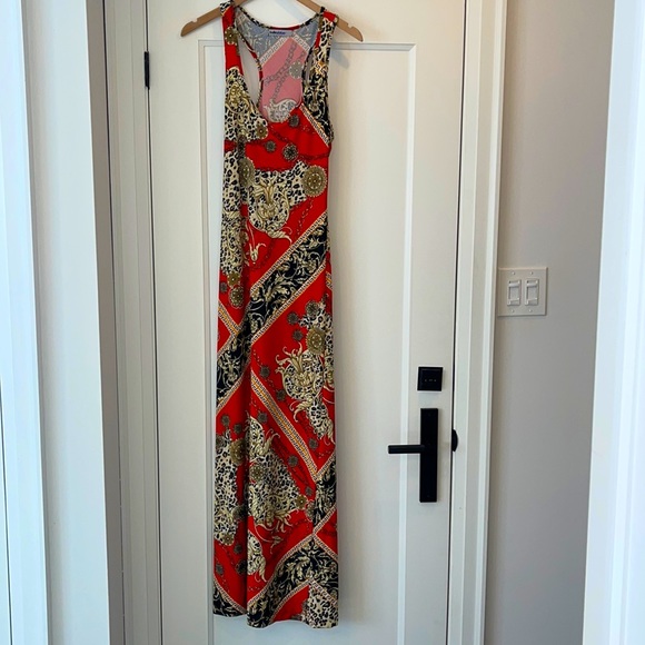 Beautiful Maxi Dress in bright amazing pattern - Picture 1 of 6